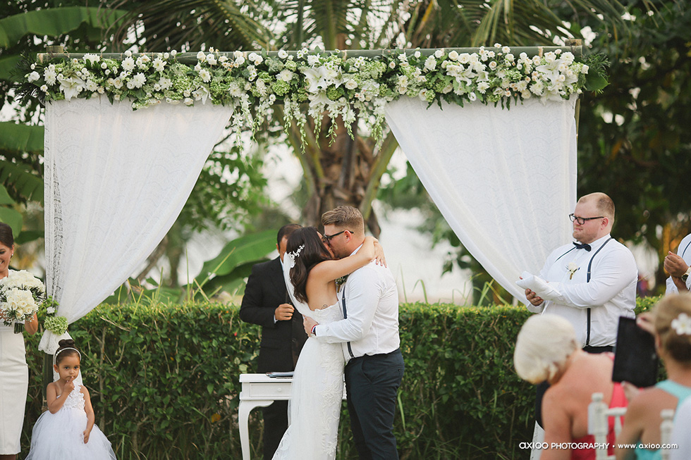 Axioo: That Sunshiny Retro Vibe